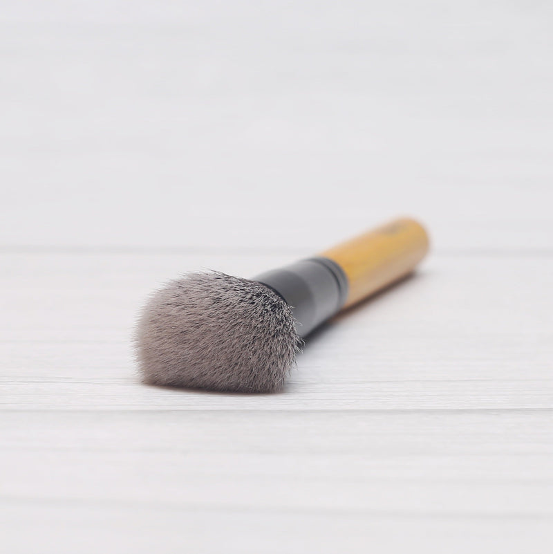 Flawless Highlighter Brush - Eco-friendly & Vegan-4
