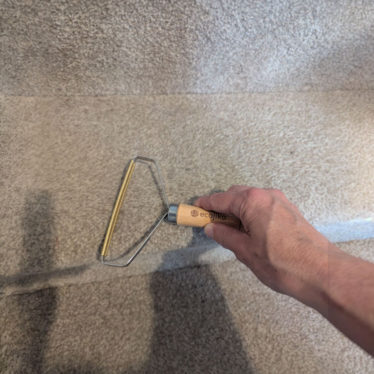 Wooden Lint & Pet Hair Remover, Carpet Scraper-2